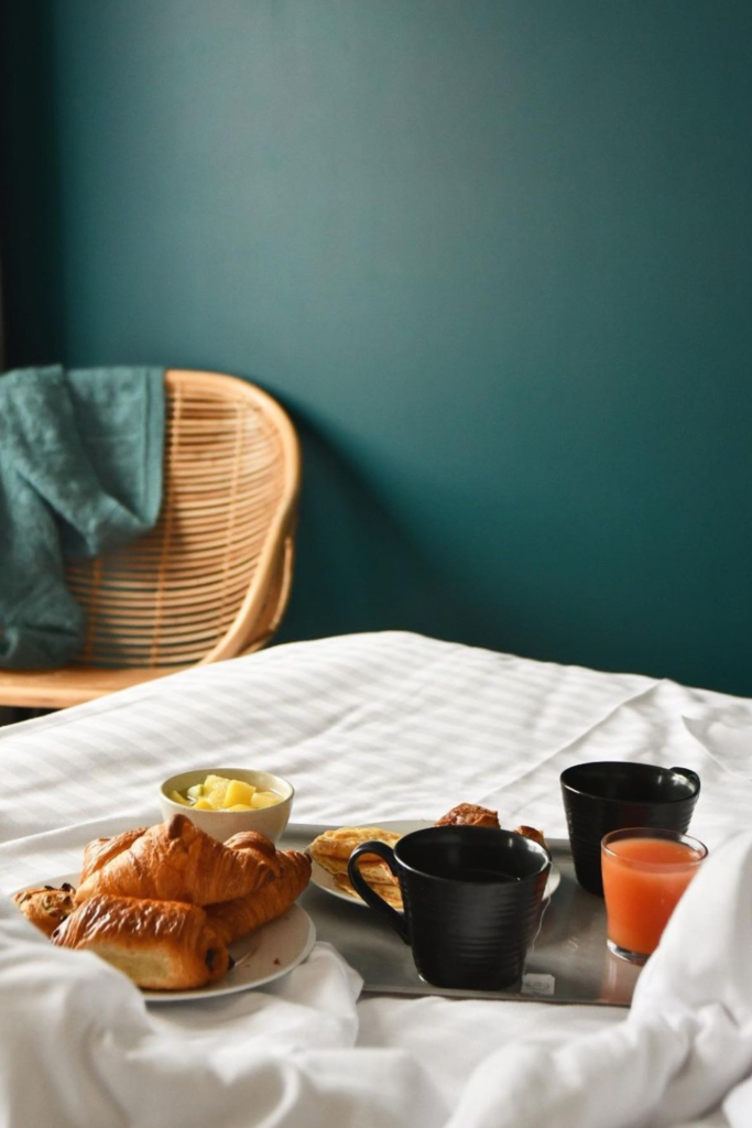 Diner in room