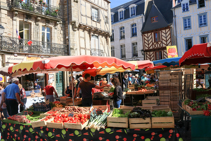 Vannes and the Gulf of Morbihan have much to offer! | Marche des Lices Vannes Marche des Lices Vannes